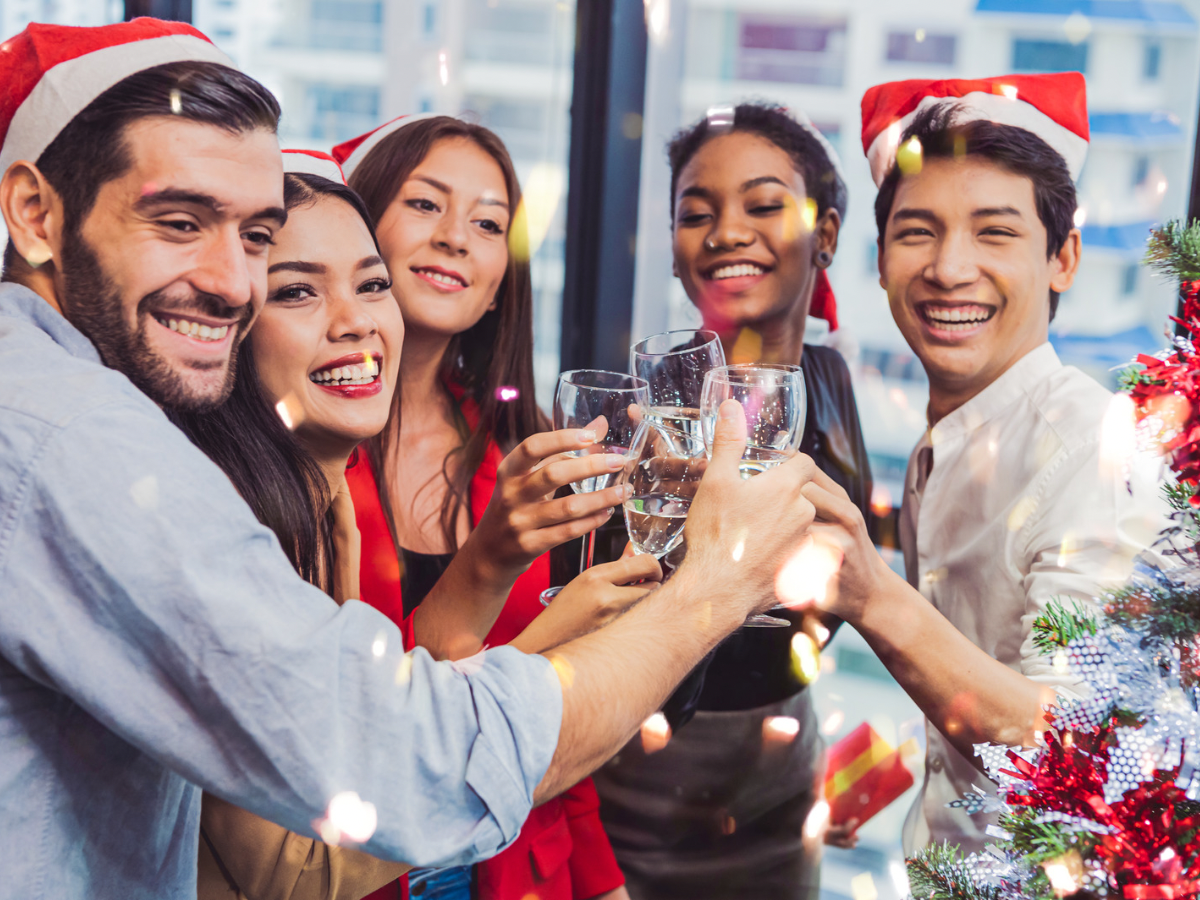 7 Ide Seru Rayakan Acara Natal di Kantor, Bikin Tim Makin Kompak!